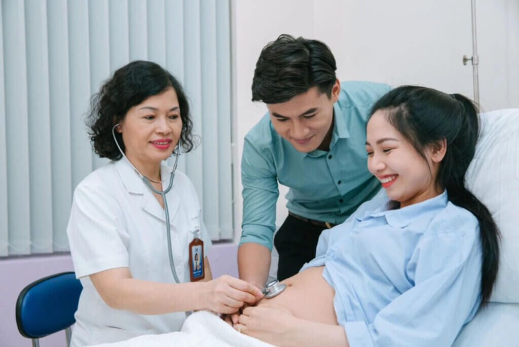 cùng nhau đi khám thai